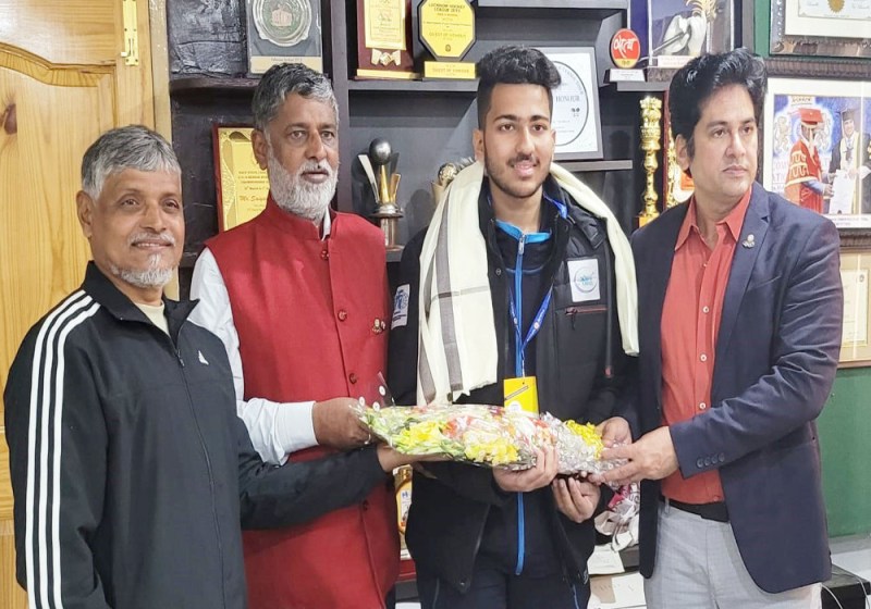 विश्व आइस स्टॉक चैंपियनशिप में भारत का प्रतिनिधित्व करने वाले आरिज हसन सम्मानित