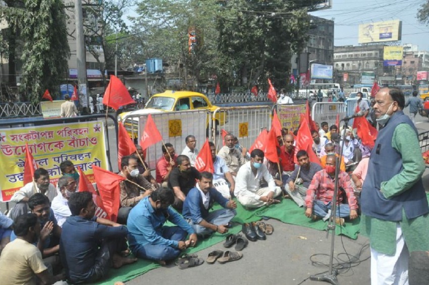 WEST BENGAL-ट्रैफिक जुर्माना राशि बढ़ाने पर टैक्सी-ऐप कैब यूनियन मुखर