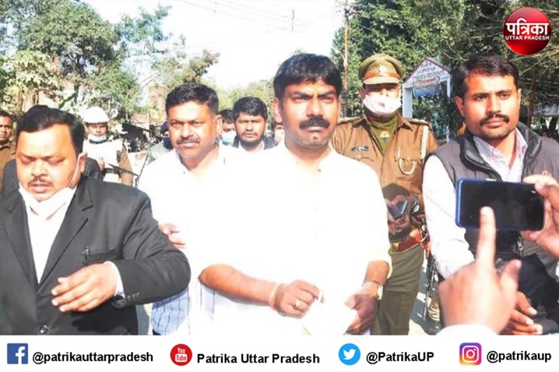 कुंडा में राजा भैया को चुनौती देने वाले सपा प्रत्याशी गुलशन यादव पर हमला, स्थिति तनावपूर्ण