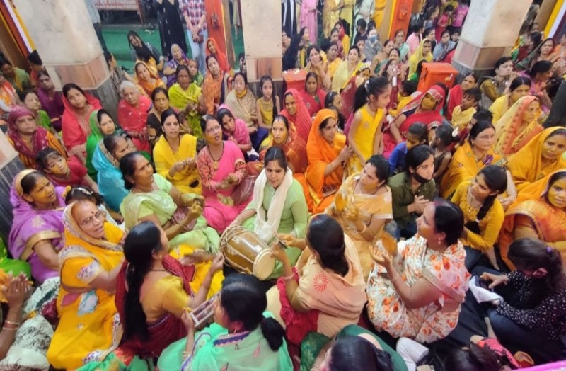 बन्ना तेरी हल्दी में आया सारा परिवार, हल्दी की रस्म में गूंजे बन्ना बन्नी गीत