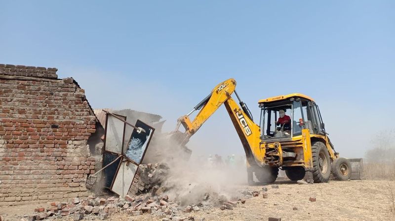 JCB of administration went on illegal construction in Surgaon Joshi of