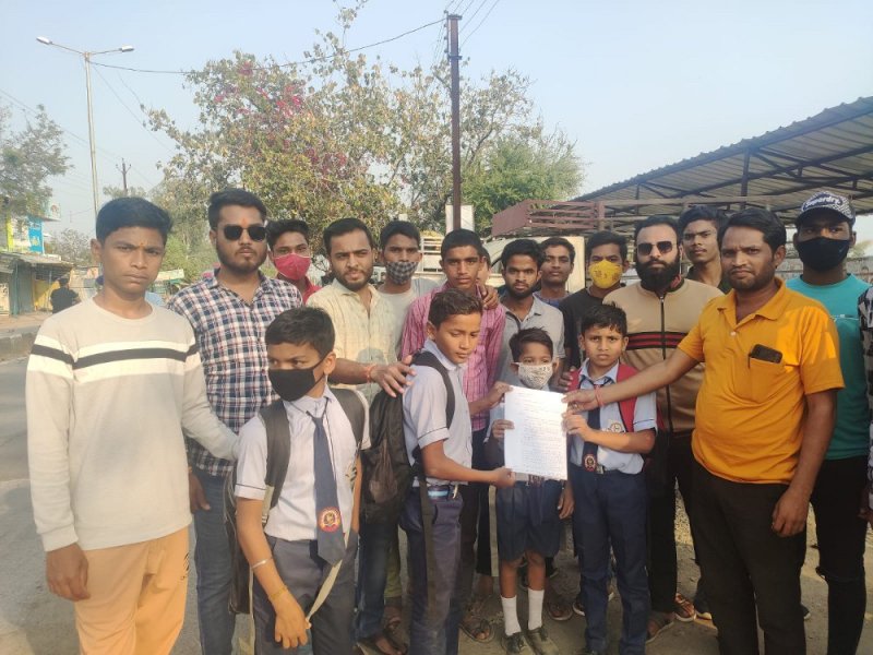 स्वामी आत्मानंद विद्यालय पंडरिया में 611 विद्यार्थियों के लिए एक भी शिक्षक नहीं