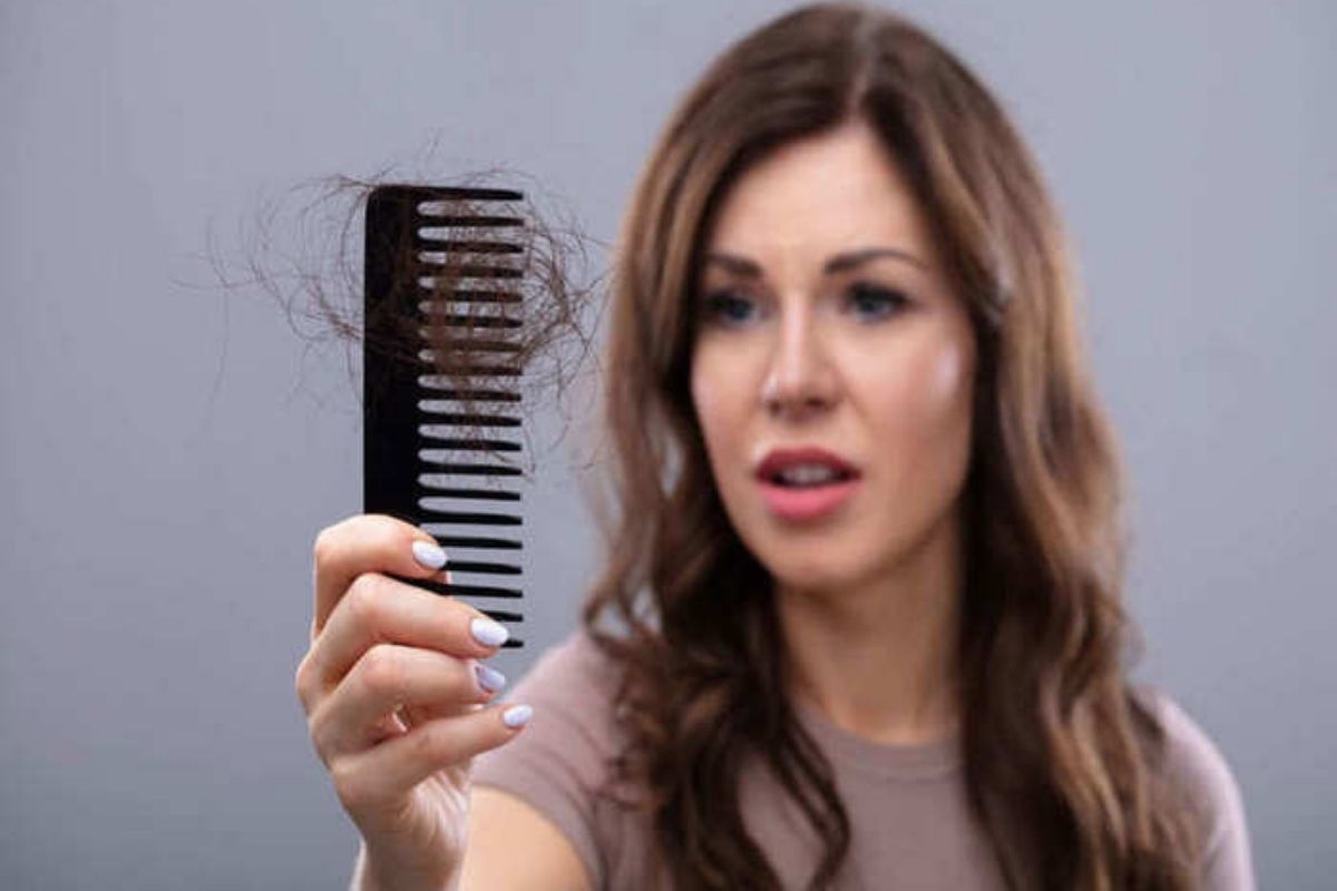 बालों का झड़ना ऐसे रोकें