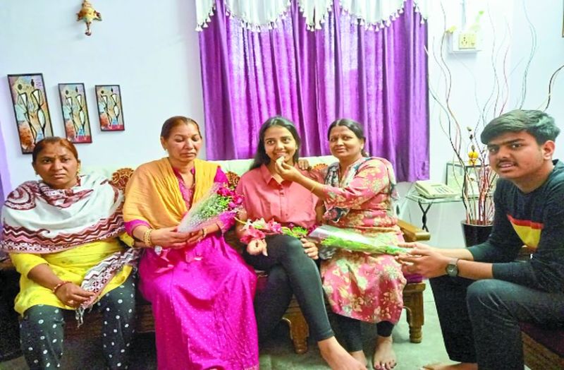 'मैं तो लौट आई, पर यूक्रेन में फंसे साथियों की चिंता