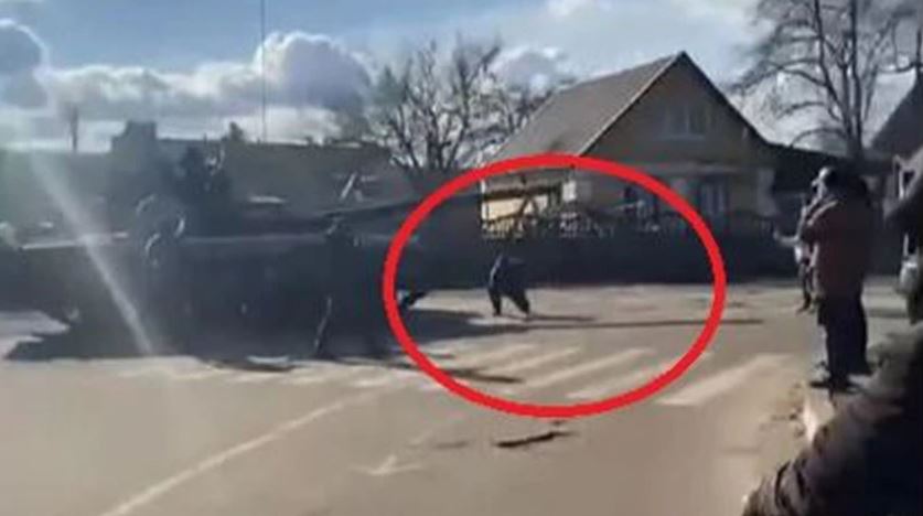 When a Citizen of Ukraine Climbed the Tanks to Stop the Russian Convoy Watch Video