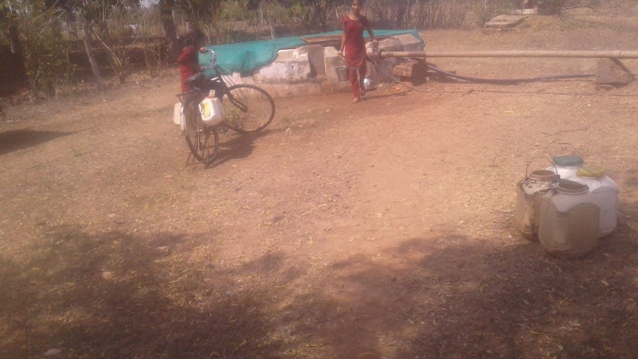 ऐसा क्यों, पानी होने पर भी बूंद-बूंद पानी लिए तरस रहे लोग