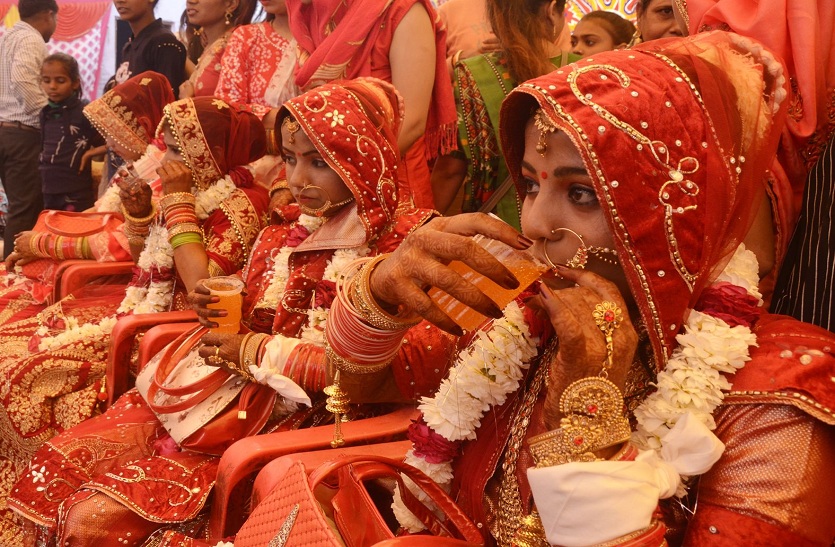 34 जोड़ों ने सामूहिक विवाह सम्मेलन अपना कर रोकी फिजूलखर्ची