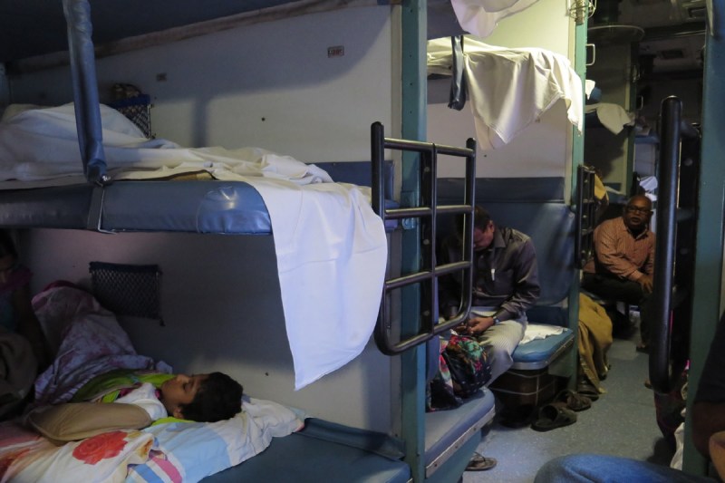 Indian Railways: अब रात की यात्रा को लेकर रेलवे ने जारी की नयी गाइडलाइन