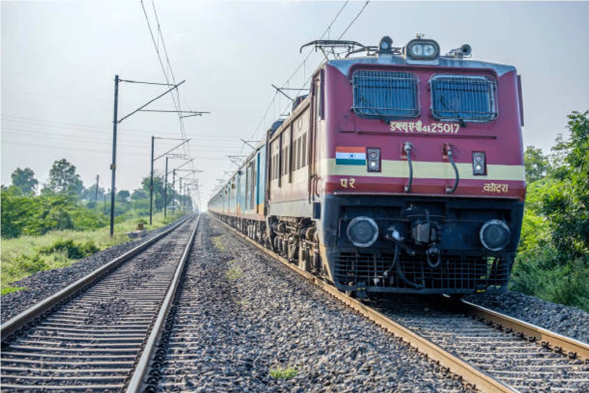 indian_train.jpg