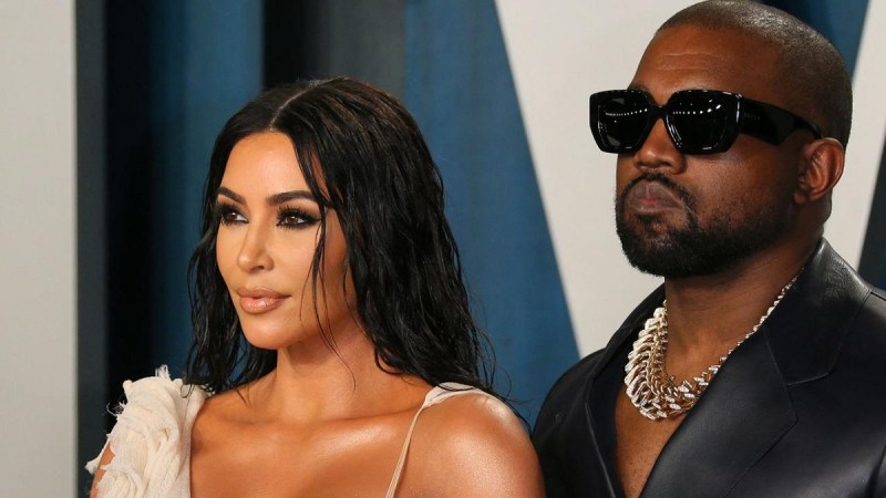 किम कार्दशियन के कानूनी रूप से सिंगल घोसित होने के बाद कान्ये वेस्ट वेस्ट ने शेयर किया दुखभरा पोस्ट