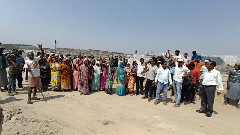 Such grabbed the land of villagers, now they are getting coal production by giving contract to private company