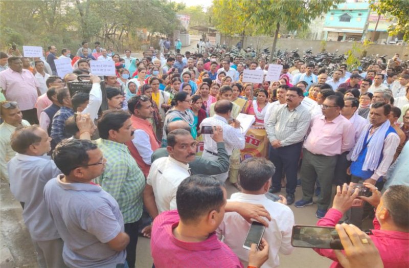 Teachers union demonstrated, demanding to implement old pension and to give higher designation to teachers posted for years