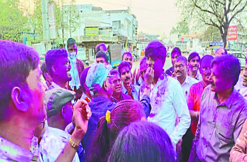 सरकार बदलते ही ओपीएस-एनपीएस के फेर में उलझे कर्मचारी