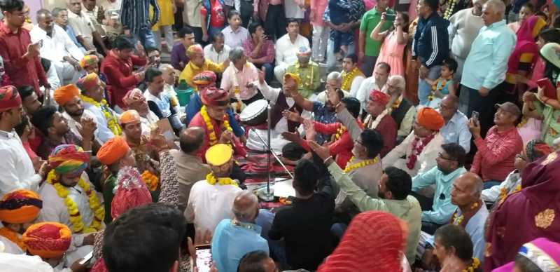 हंस चढ़ी मां आयी भवानी, सहाय करे सब देश की...