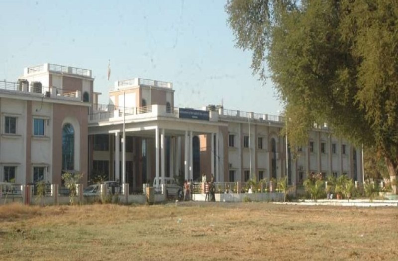 बीपीएल कार्ड बनवाकर गरीबों के हक पर डाल रहे हैं धन्नासेठ डाका !