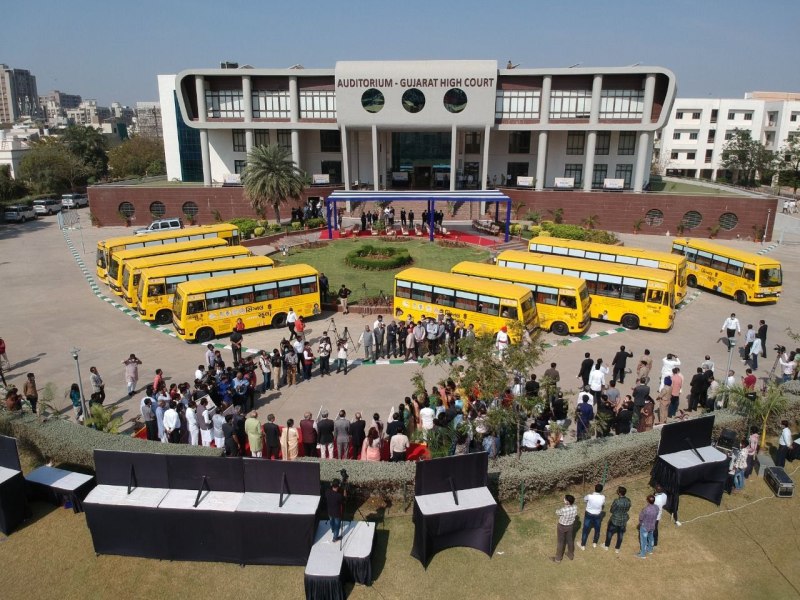 सिग्नल स्कूल बसों में 90 फीसदी बच्चे पहुंचे पढऩे