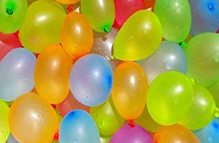 होली पर रंगे भरे गुब्बारे फेंकने की मनाही