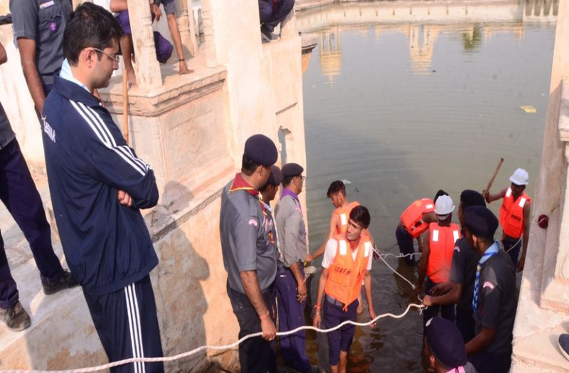 यहां पर. सेठाणी जोहड़ को निखारने का कर रहे प्रयास, किया श्रमदान