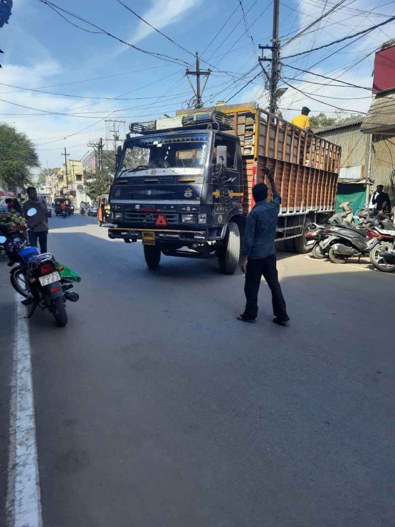 क्यों कर रहे ट्रक चालक मनमानी, जिससे लोग हो रहे परेशान