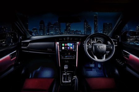toyota_fortuner_interior-amp.jpg