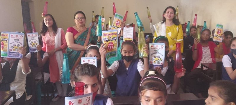 हर मुश्किल से बचाती है अधिकारों की जानकारी