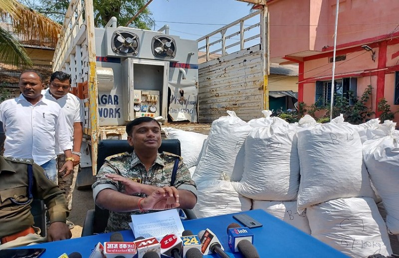 कोंडागांव पुलिस ने मर्दापाल तिराहे में पकड़ा अवैध गांजा