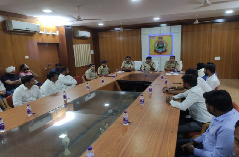 राजनांदगांव ASP ने बैठक में होटल, ढाबा, लॉज, मेरिज हॉल एवं डीजे संचालकों को दिए निर्देश, अब ये करना होगा