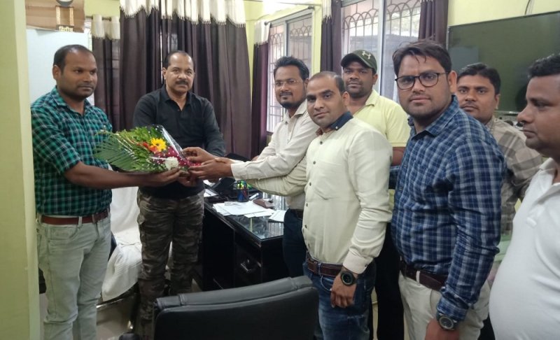 लंबित मांग: फिर से लामबंध हो रहे स्वास्थ्य कर्मचारी