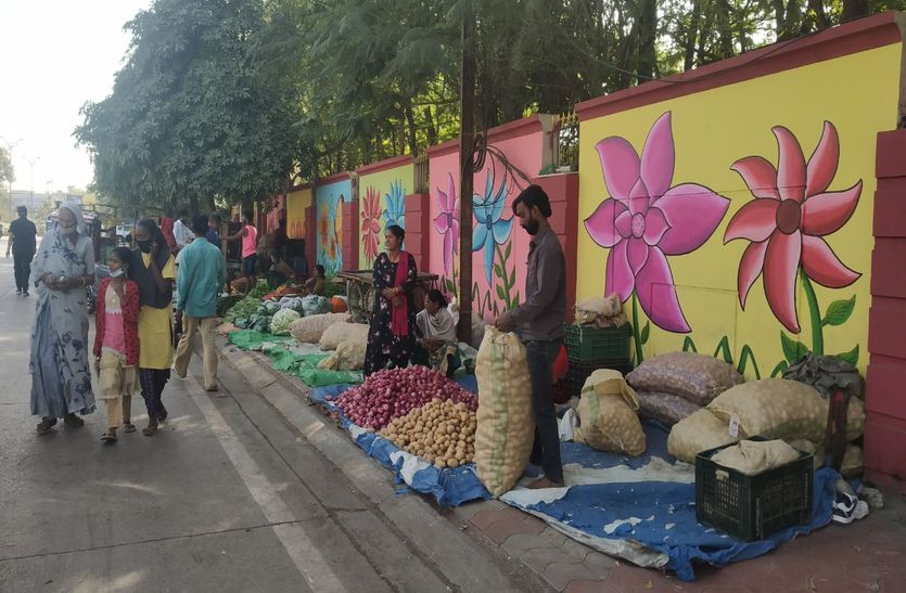 Indore News : सब्जी मंडी हटाने का विरोध करने वाले हिंदूवादी नेता लौटे उल्ट पैर