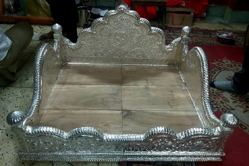 350 साल बाद कश्मीर की लकड़ी से तैयार हुआ बाबा विश्वनाथ का नया रजत सिंहासन