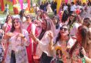 वॉव ग्रुप ने फूलों और आर्गेनिक गुलाल से कुछ ऐसे खेली होली