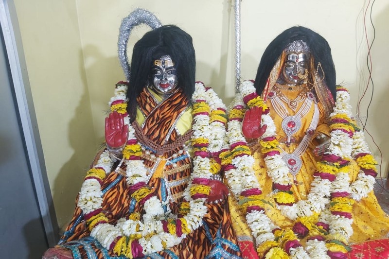 काशीपुराधिपति बाबा विश्वनाथ और मां पार्वती