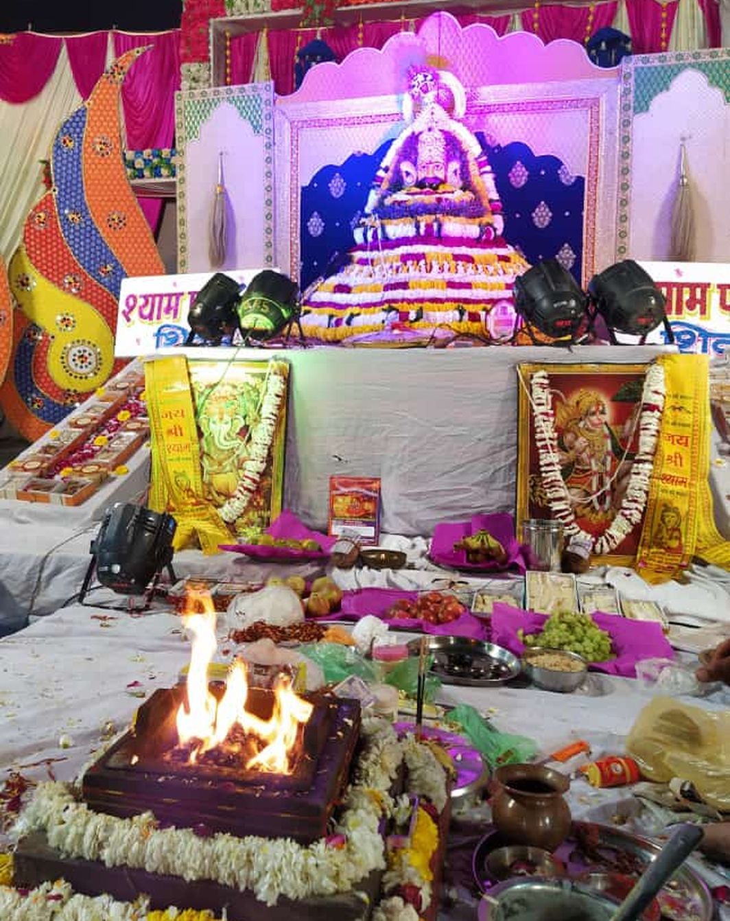 यहां सुंगधित पुष्पों से किया बाबा श्याम का श्रृंगार, झांकी देखने उमड़े भक्त