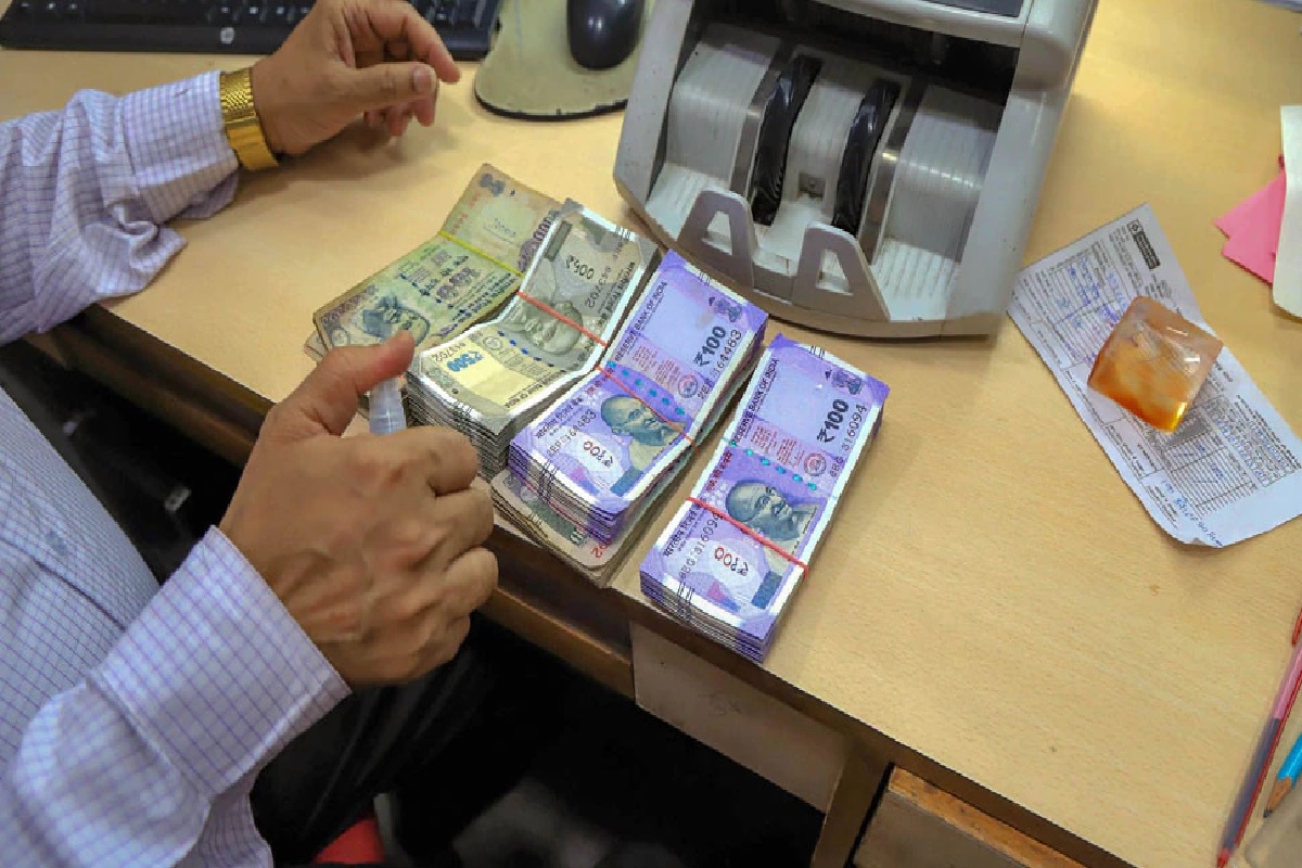 Cash Limit For Bank: बैंक में पाँच लाख रुपये से ज्यादा रखना सुरक्षित है या नहीं?
