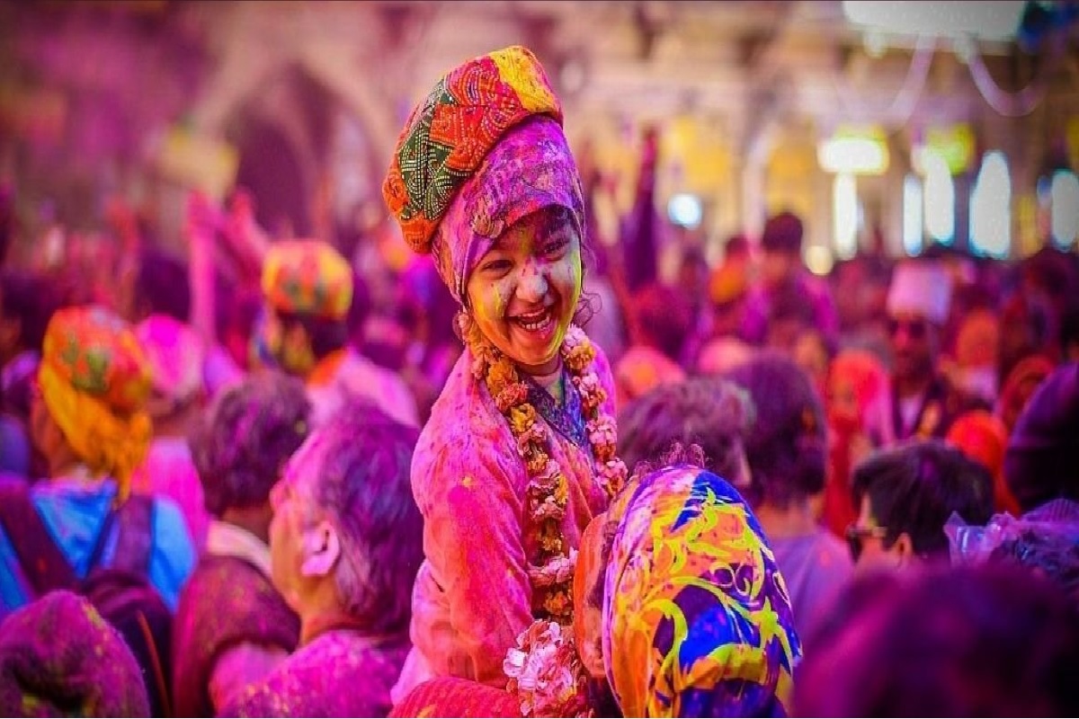 Holi 2022: इस बार दो नहीं तीन दिन मनाई जाएगी होली, जानिए Holika Dahan का शुभ मुहूर्त और महत्व