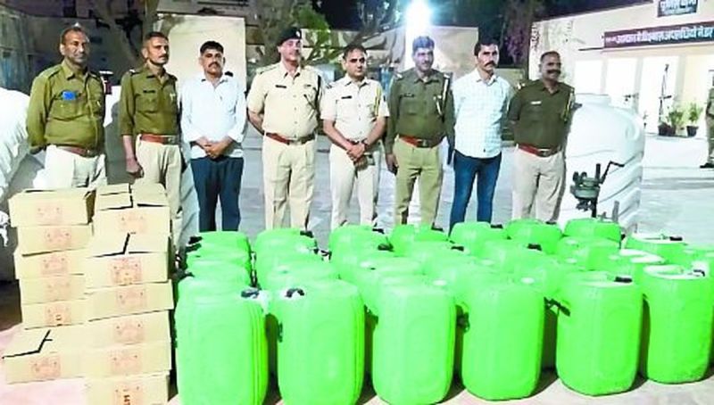 अवैध देशी शराब की फैक्ट्री पकड़ी
