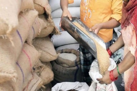 Free ration: यूपी में 2024 तक 15 करोड़ लोगों को मिलेगा फ्री-राशन, होली और दीपावली पर मुफ्त सिलेंडर भी