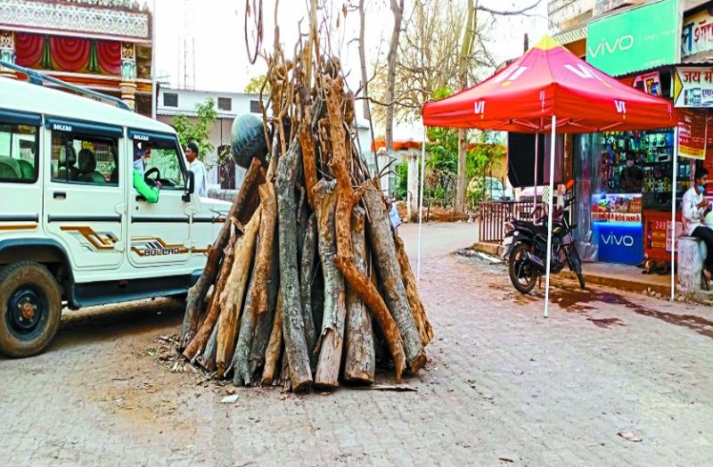 ,होलिका विशेष: होली पर गांवों में कई परंपरा, कई गांवों में नहीं जलाई जाती होलिका