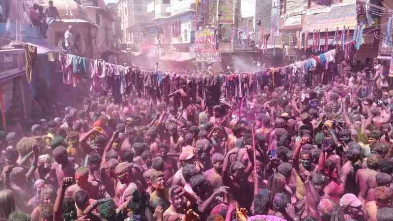 pushkar famous cloth holi