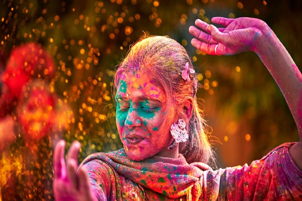 holi festival of colors, holi 2022, होली के रंग, holi festival celebration, holika dahan 2022, story of holi festival in hindi, shree krishna holi, mathura vrindavan holi 2022,