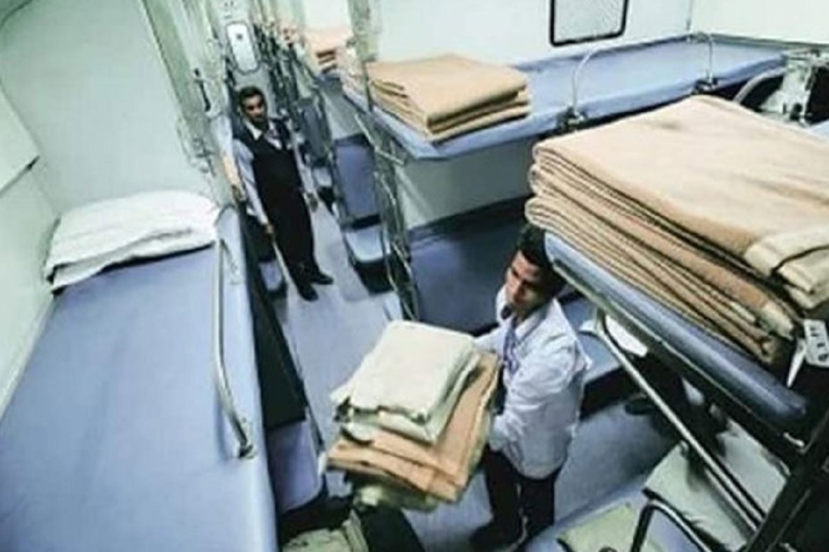 Indian railways new order for Bedroll : रेलवे का नया आदेश जारी ट्रेनों में 21 मार्च से मिलेंगे बेडरोल और कंबल