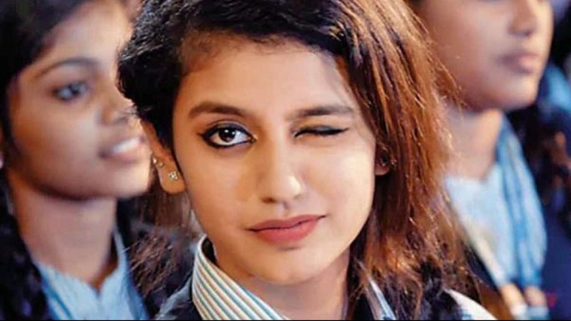 विंक गर्ल प्रिया प्रकाश वारियर के इस नए लुक को देखकर दंग हो जाएंगे आप, अजीबोगरीब हेयर स्टाइल में पहचानना हुआ मुश्किल