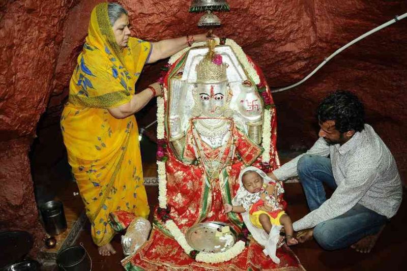 Sheetla Mata - इस मां के दरबार में बच्चों का शीश नवाने उमड़ते है लोग, आरोग्य और सुख का मिलता है वरदान