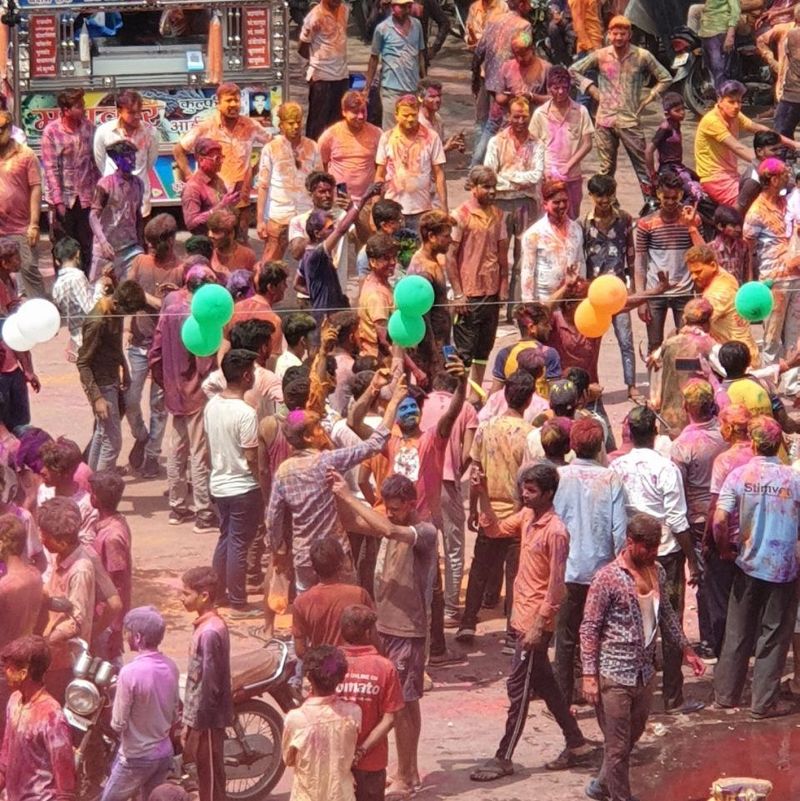 Kiya Mata worshiped, played Holi of colors