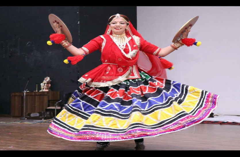 कालबेलिया व घूमर नृत्य--चित्तौड़ में गूंजी पायल के घूमर के फ्यूजन की धूम