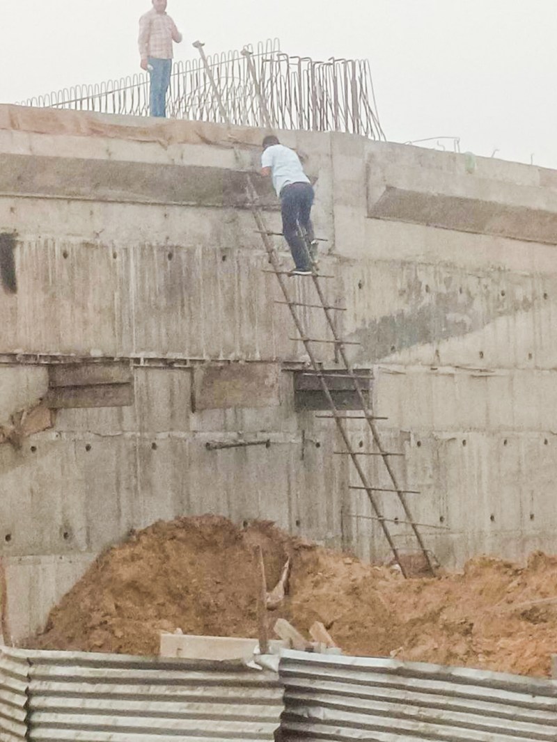 सिवाड़ा में ब्रिज निर्माण प्लांट पर सो रहा श्रमिक, कंस्ट्रक्शन सामग्री से भरा ट्रक ऊपर से गुजरा श्रमिक की मौत