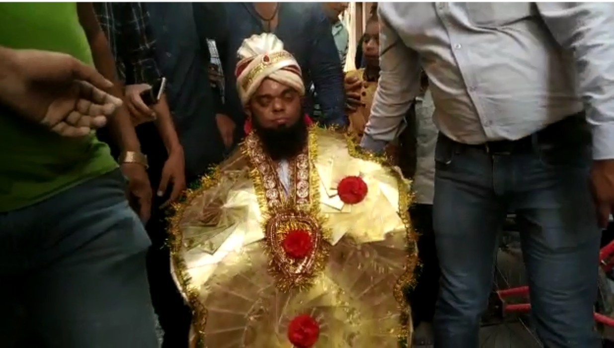 Unique wedding in Meerut : ढाई फीट के इब्राहिम को मिली दो ​फीट की रिहाना,दोनों ने इस माहौल में कबूला निकाह