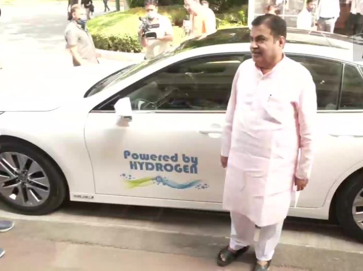 Nitin Gadkari Reaches Parliament On India First Hydrogen Car