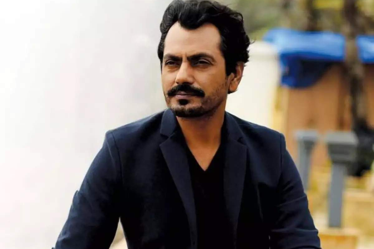 nawazuddin_siddiqui_in_local_train.jpg
