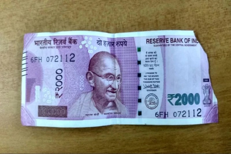 bank-cannot-refuse-change-mutilated-and-old-notes-what-are-your-rights.jpg